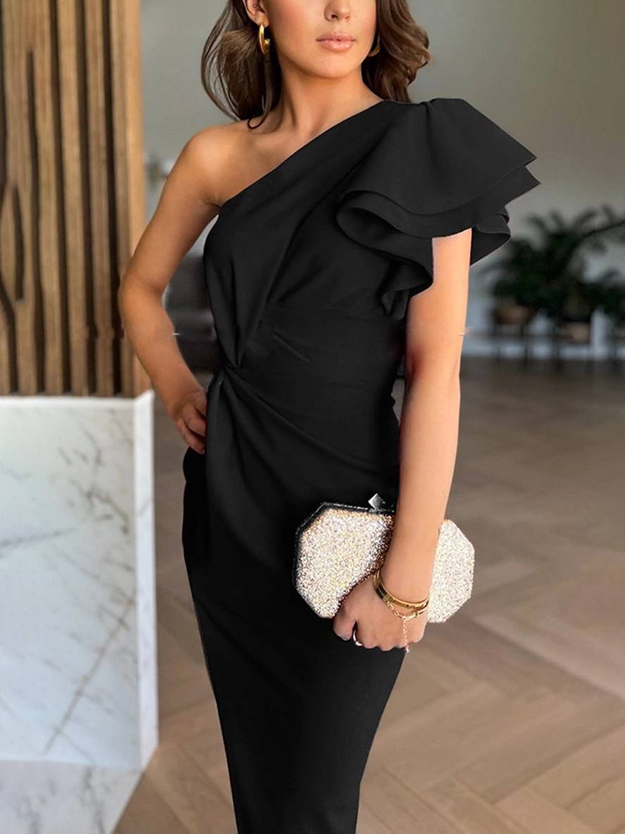 Asymetrické večerní šaty s rozparkem – Elegance a glamour